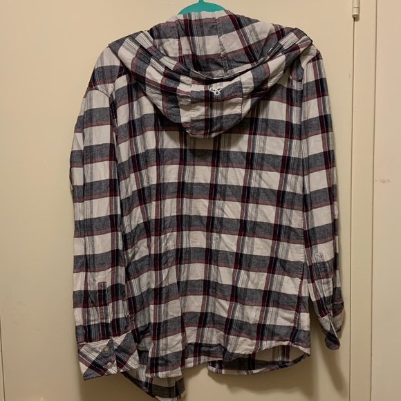 TNA Brewster Shirt with Hood NWT, size L - Picture 2 of 3